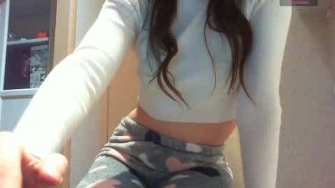 Snapshot of momentbeforedown chatting on 01-12-25, 09:51 Hailey online show from 01-12-25, 09:51