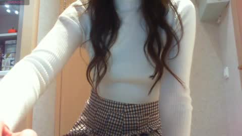 Snapshot of momentbeforedown chatting on 02-16-25, 09:05 Hailey online show from 02-16-25, 09:05