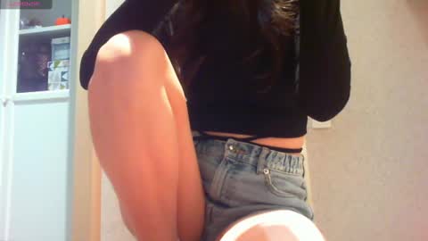 Snapshot of momentbeforedown chatting on 02-23-25, 12:37 Hailey online show from 02-23-25, 12:37