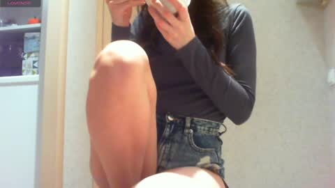 Snapshot of momentbeforedown chatting on 03-01-25, 07:26 Hailey online show from 03-01-25, 07:26