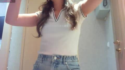 Snapshot of momentbeforedown chatting on 10-11-25, 09:24 Hailey online show from 10-11-25, 09:24