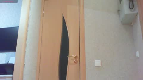 Snapshot of momentbeforedown chatting on 11-01-25, 06:32 Hailey online show from 11-01-25, 06:32