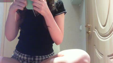 Snapshot of momentbeforedown chatting on 11-16-25, 12:49 Hailey online show from 11-16-25, 12:49