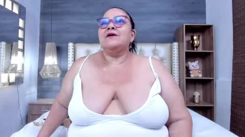 Snapshot of mommy_cute chatting on 05-21-26, 09:16 Jelitza online show from 05-21-26, 09:16