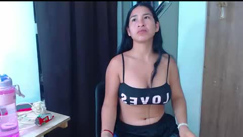 Snapshot of mommy_dulce chatting on 02-12-26, 01:11 ANDREA online show from 02-12-26, 01:11