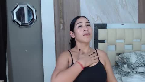 Snapshot of mommy_dulce chatting on 02-21-26, 01:06 ANDREA online show from 02-21-26, 01:06