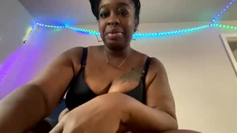 Snapshot of mommybud07 chatting on 07-09-26, 12:04 THiKKUMZ online show from 07-09-26, 12:04