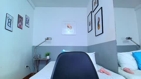 Snapshot of mommyissuess_ chatting on 01-23-25, 11:15 Daphne  online show from 01-23-25, 11:15