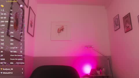 Snapshot of mommyissuess_ chatting on 02-13-25, 11:15 Daphne  online show from 02-13-25, 11:15