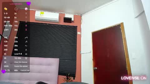 Snapshot of mommyissuess_ chatting on 03-06-25, 01:48 Daphne  online show from 03-06-25, 01:48