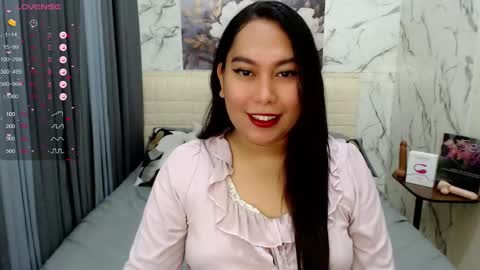 Snapshot of mommyknowsbest69 chatting on 09-10-25, 03:06 Hot Mommy Nathalie online show from 09-10-25, 03:06