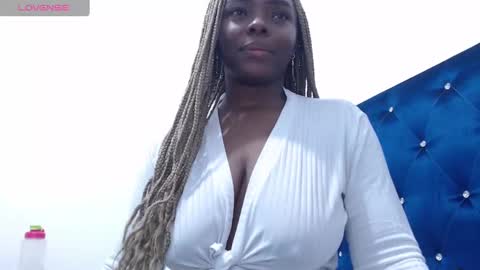 Snapshot of mommywebcam chatting on 09-21-25, 03:13 DINAH online show from 09-21-25, 03:13