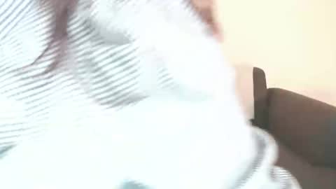 Snapshot of momo612238 chatting on 12-29-24, 01:38 Momo online show from 12-29-24, 01:38