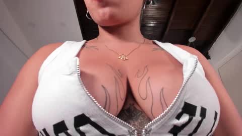 Momo  online show from 11-14-25, 09:57