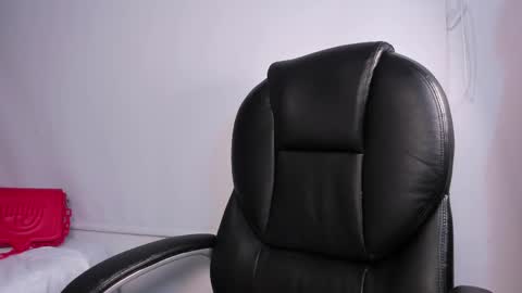 Momo  online show from 04-18-26, 02:59