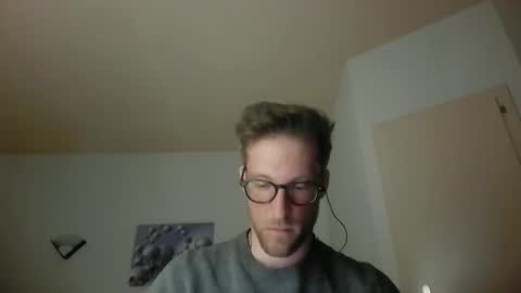 Snapshot of moms_little_monster chatting on 12-15-24, 09:20 moms_little_monster online show from 12-15-24, 09:20