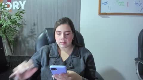 Snapshot of mona28__ chatting on 09-21-25, 11:23 Mona online show from 09-21-25, 11:23