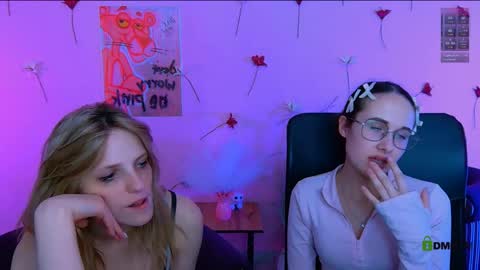 Snapshot of mona_cloud chatting on 05-18-26, 04:07 Mona online show from 05-18-26, 04:07