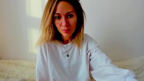 Snapshot of mona_cruz chatting on 01-04-25, 07:24 Mona online show from 01-04-25, 07:24