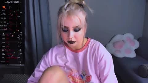 Snapshot of monalauu chatting on 11-29-25, 08:34 online show from 11-29-25, 08:34