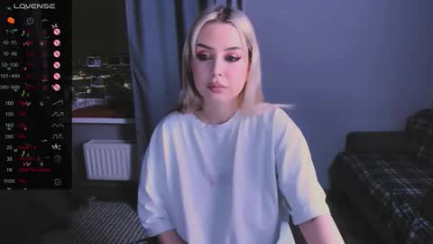 Snapshot of monalauu chatting on 01-16-26, 05:44 online show from 01-16-26, 05:44