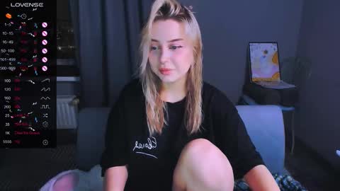 Snapshot of monalauu chatting on 02-04-26, 10:58 online show from 02-04-26, 10:58