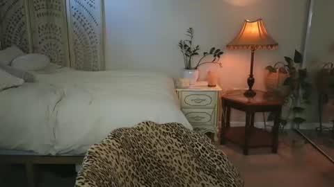 Mona online show from 05-01-26, 04:22