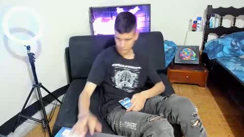 Snapshot of monarquia_ chatting on 12-23-24, 01:18 nicolas online show from 12-23-24, 01:18