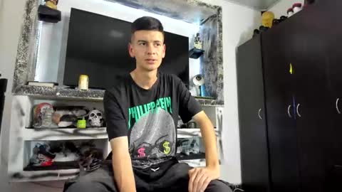 Snapshot of monarquia_ chatting on 03-10-26, 03:11 nicolas online show from 03-10-26, 03:11