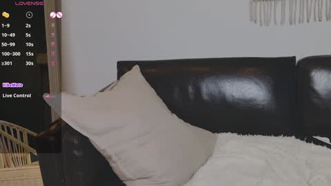 Snapshot of monet_stclair chatting on 01-08-25, 09:01 PoppyPlayful online show from 01-08-25, 09:01