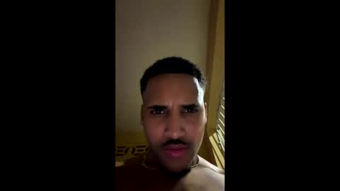 Snapshot of moneyblancos chatting on 05-15-26, 11:01 moneyblancos online show from 05-15-26, 11:01
