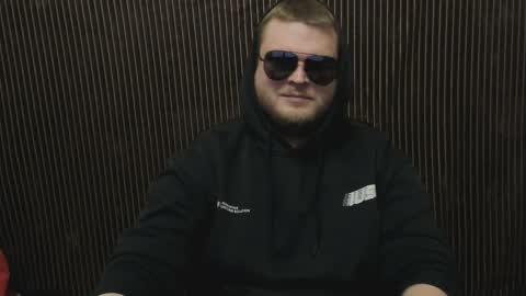 Snapshot of moneycumshot chatting on 03-06-26, 08:27 Alex online show from 03-06-26, 08:27