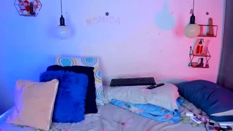 aleja      independent model       online show from 11-09-25, 01:04