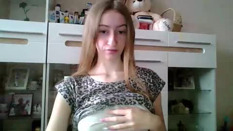 Monica online show from 11-23-25, 11:54