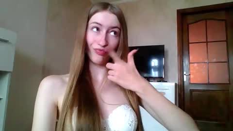 Snapshot of monica_tamayo chatting on 05-07-26, 12:10 Monica online show from 05-07-26, 12:10