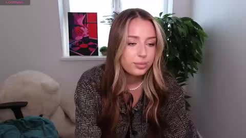 Snapshot of monicaweber_ chatting on 09-21-25, 01:13 Monica online show from 09-21-25, 01:13