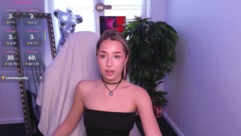 Snapshot of monicaweber_ chatting on 10-08-25, 01:42 Monica online show from 10-08-25, 01:42