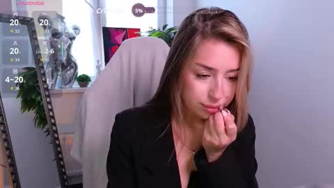 Snapshot of monicaweber_ chatting on 10-18-25, 01:12 Monica online show from 10-18-25, 01:12
