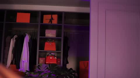 Snapshot of monique_celeste chatting on 05-15-26, 04:30 Moni online show from 05-15-26, 04:30