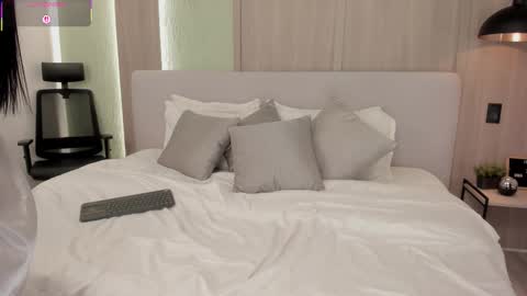 Snapshot of moniquemilff chatting on 11-04-25, 09:25 Monique online show from 11-04-25, 09:25