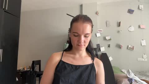 Snapshot of moniquerinn chatting on 04-12-26, 03:22 Rose online show from 04-12-26, 03:22