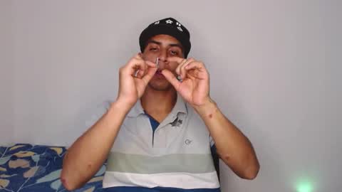 Snapshot of monkey_uchiha77 chatting on 11-18-25, 08:35 simon dice online show from 11-18-25, 08:35