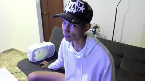 Snapshot of monkeyd_66 chatting on 01-06-25, 10:24 monkeyd_66 online show from 01-06-25, 10:24