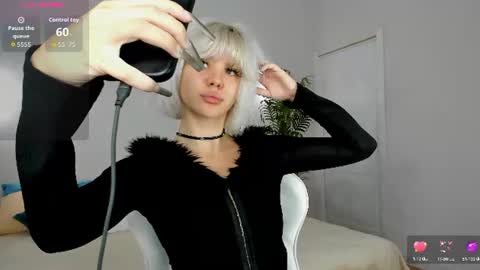 Snapshot of monro_doll chatting on 07-19-26, 09:24 MONRO online show from 07-19-26, 09:24