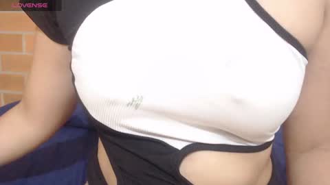 Snapshot of montserrat_jay chatting on 07-08-26, 02:43 Luisa online show from 07-08-26, 02:43