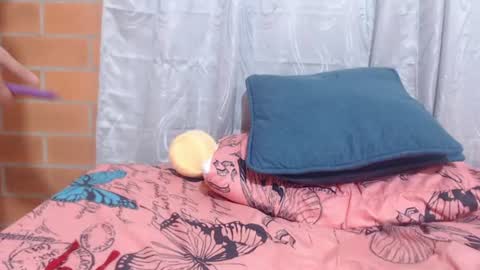 Snapshot of montserrat_jay chatting on 07-25-26, 02:03 Luisa online show from 07-25-26, 02:03