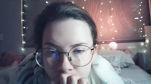 moodiemira online show from 11-22-25, 01:04