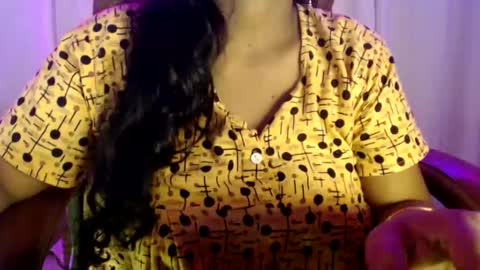 Snapshot of moody_maya chatting on 09-10-25, 01:22 Maya online show from 09-10-25, 01:22