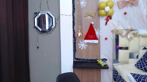 moon_and_fire_ online show from 12-05-25, 05:05