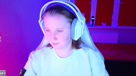 Lola online show from 11-06-25, 04:52